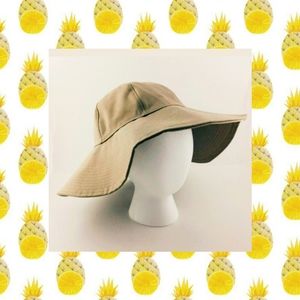 GAP Floppy Poolside Khaki Hat